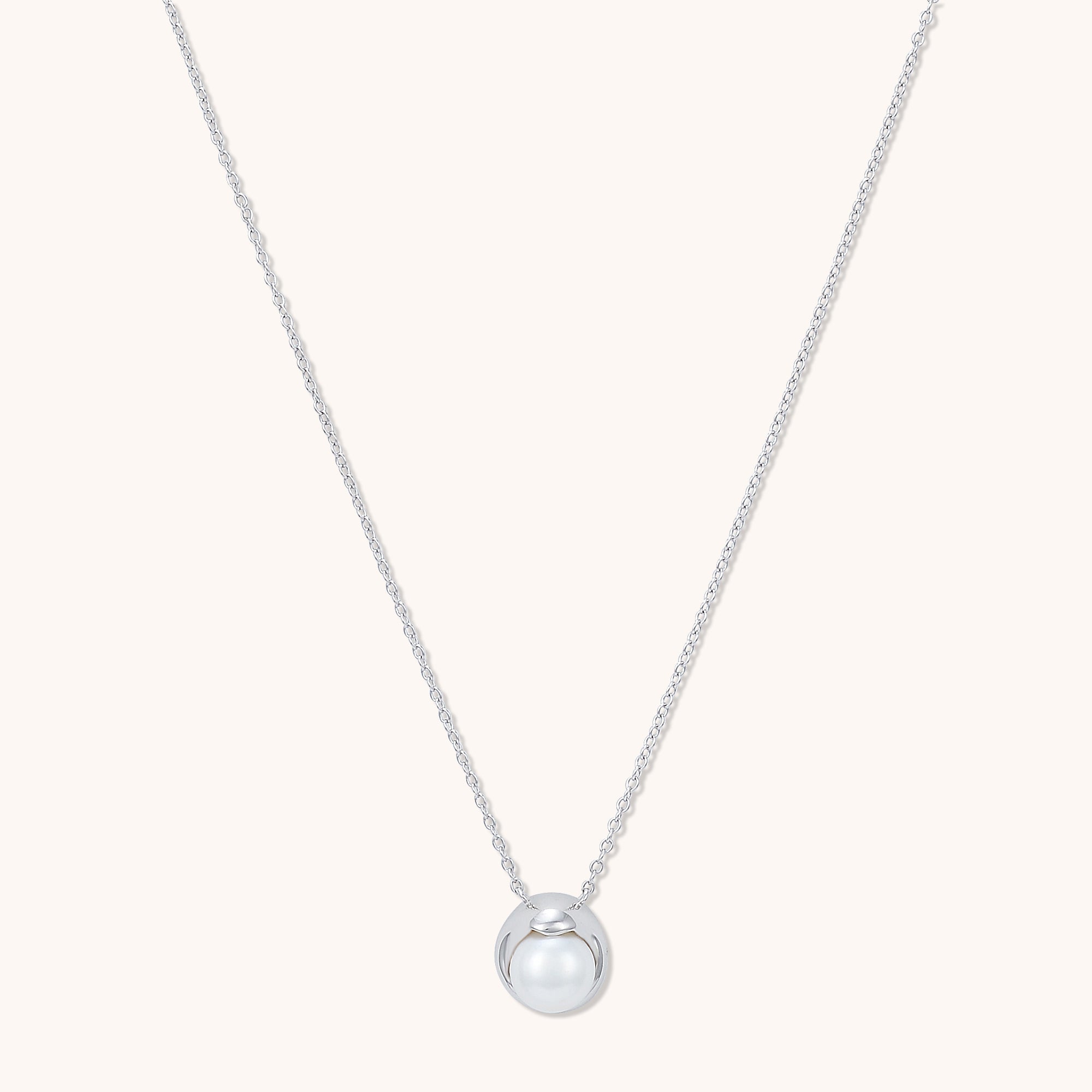 Essence Pearl Necklace Silver