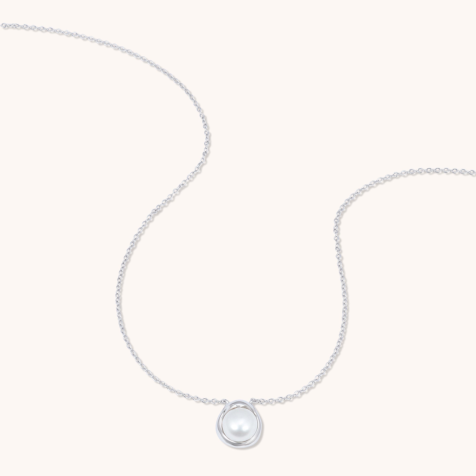 Essence Pearl Necklace Silver