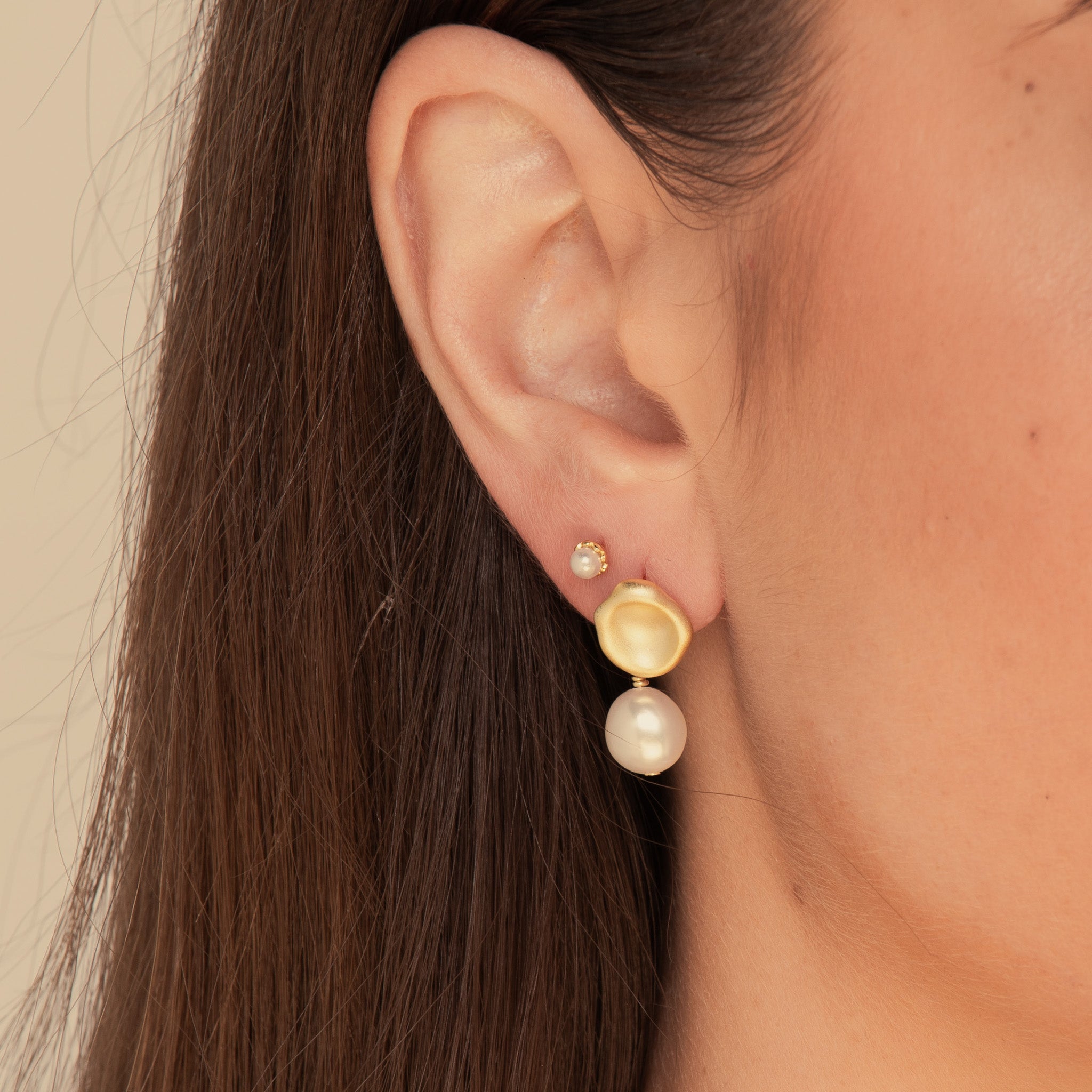 Myst Pearl Stud Earrings Gold